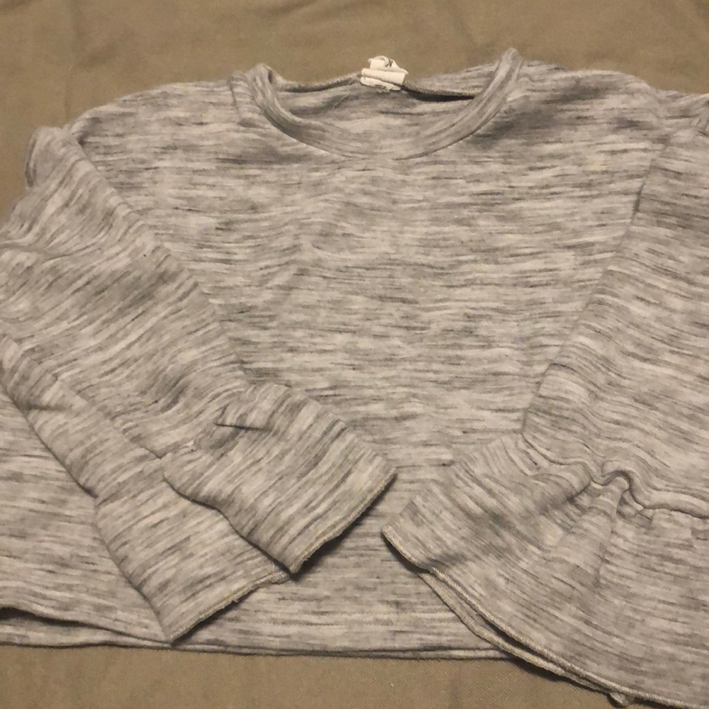 Stem 8. Cropped sweatshirt.